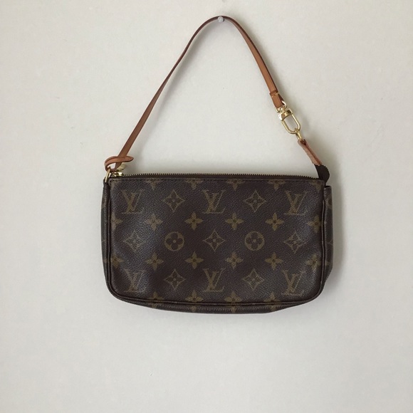 Louis Vuitton Handbags - 🌸HOST PICK🌸Louis Vuitton Monogram A Pochette